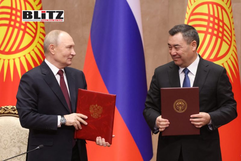 Kyrgyz President Sadyr Japarov with Russian President Vladimir Putin