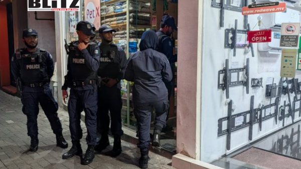 Maldives police raid newsroom
